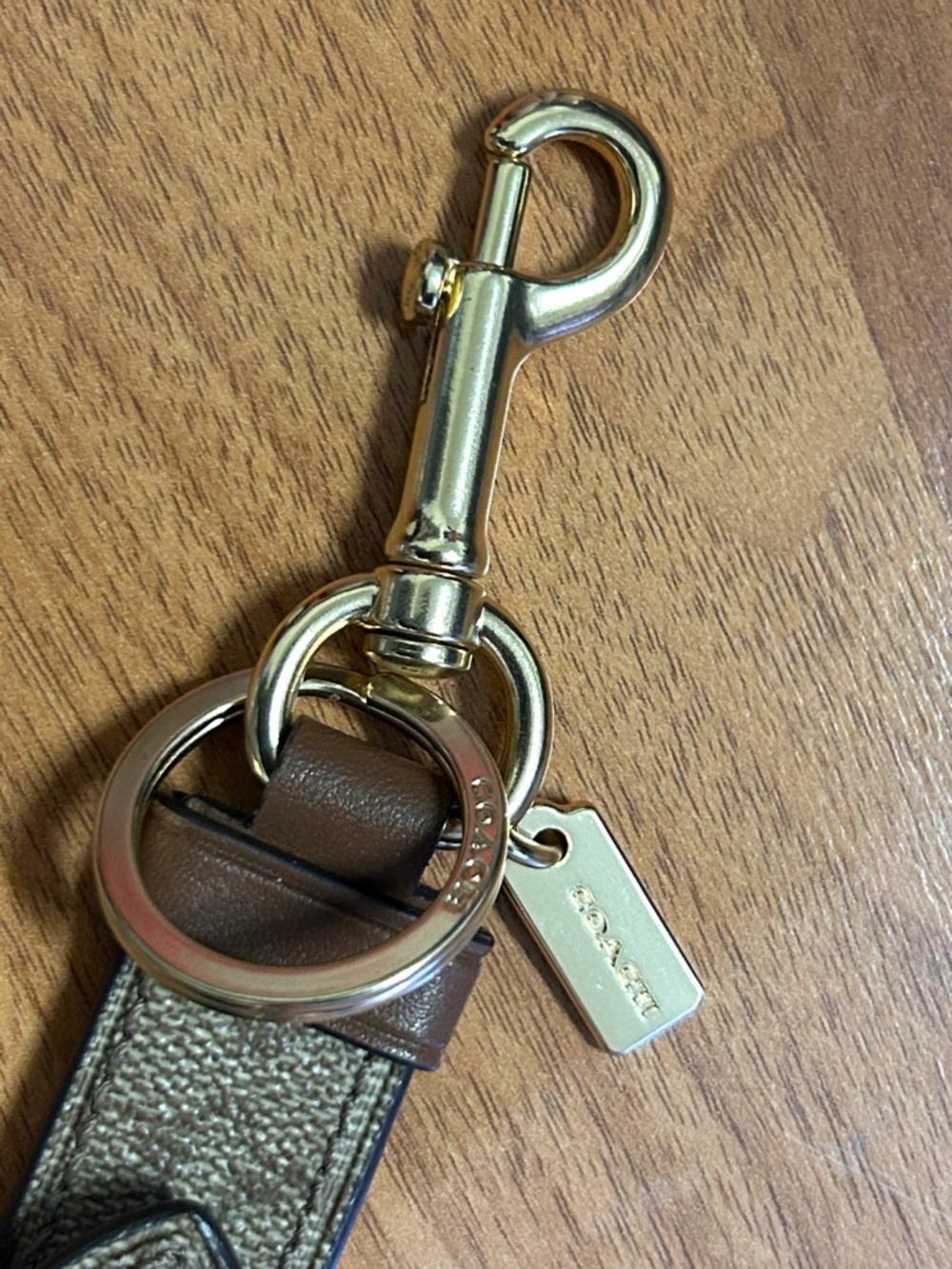 NWOT Coach Trigger Snap Bag Charm
In Signature Canvas - Picture 5 of 7